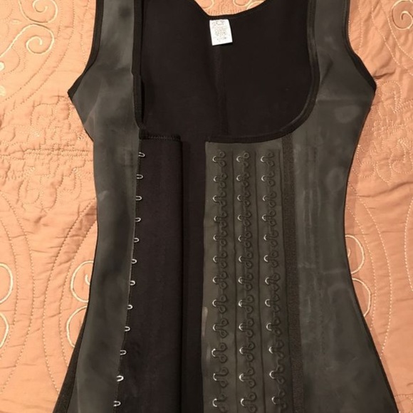 Never used waist trainer - Picture 3 of 4